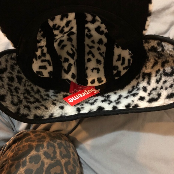 BRAND NEW SUPREME HAT